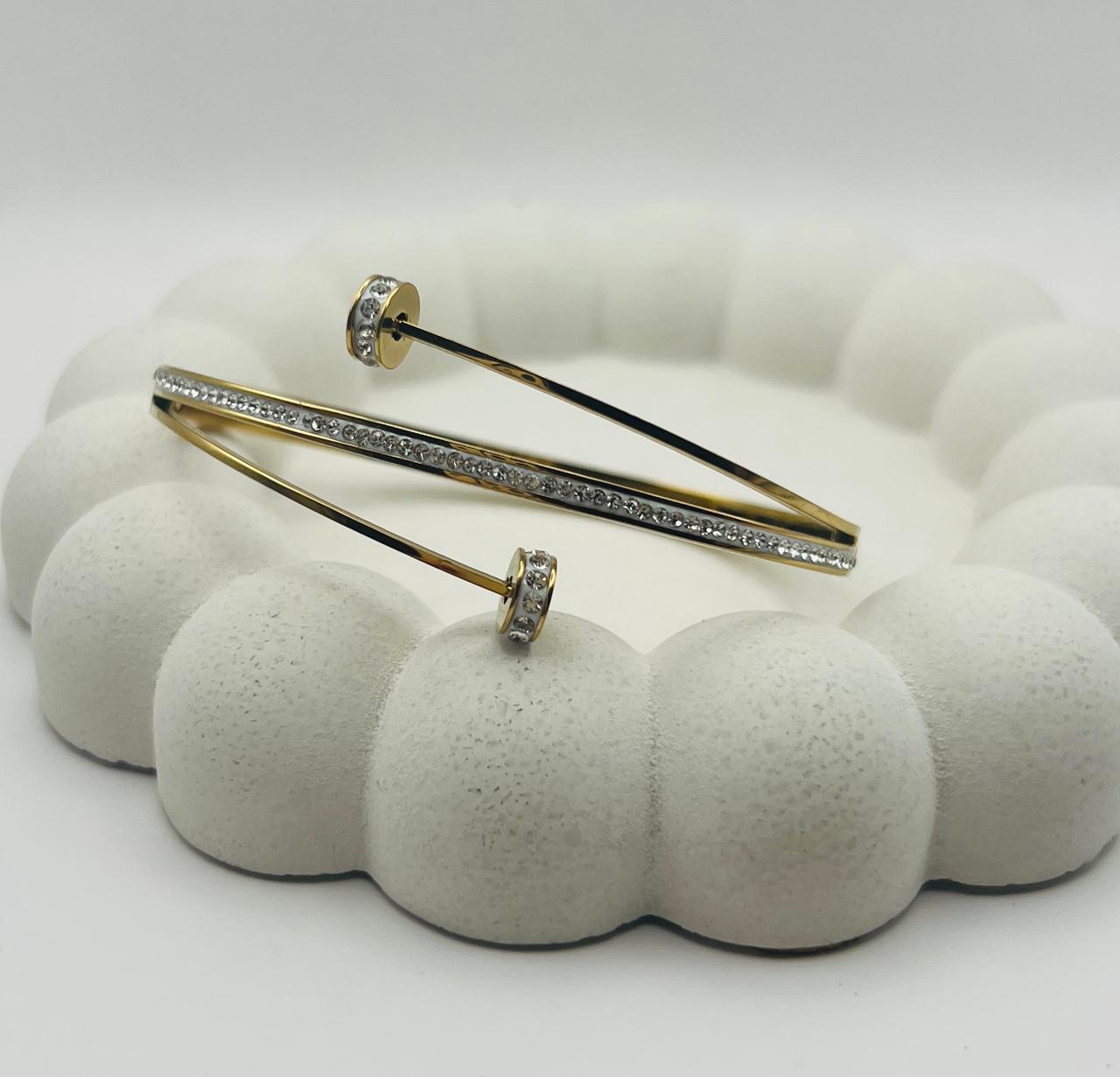 Luster line bangle